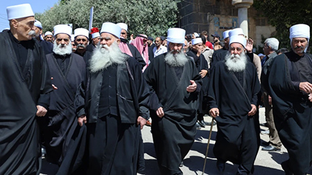 آلاف المنشورات على وسائل التواصل حملت تضليلاً وخطاب كراهية من قبل مؤيدي ومعارضي الإدارة السورية الجديدة